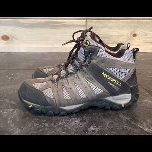 Women’s MERRELL Hiking boots.